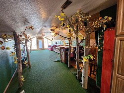 Relaxing getaway, Aka Golf loft. Putting carpet, unique decor